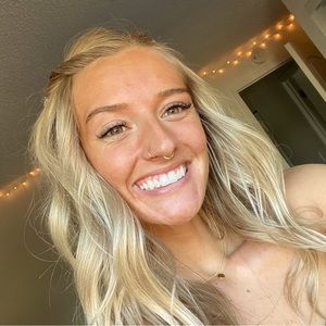 Meet your Posher, Cortney